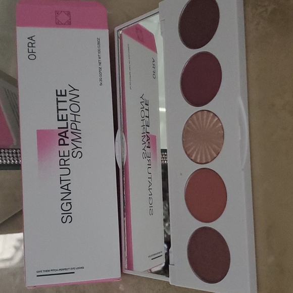 Ofra Eyeshadow Palette - Picture 1 of 3